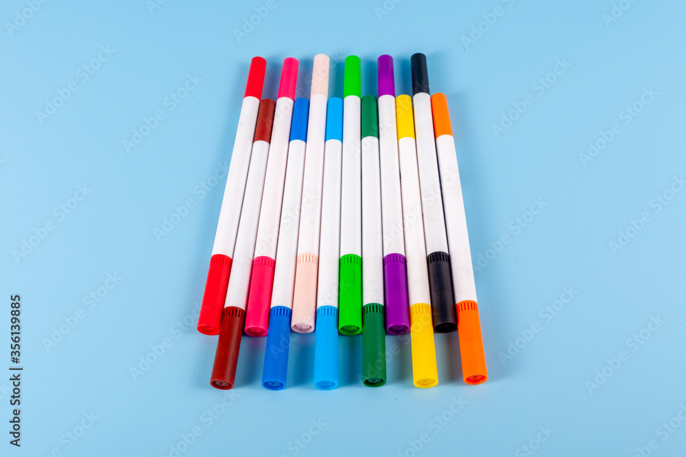 Fototapeta premium colored markers on white background