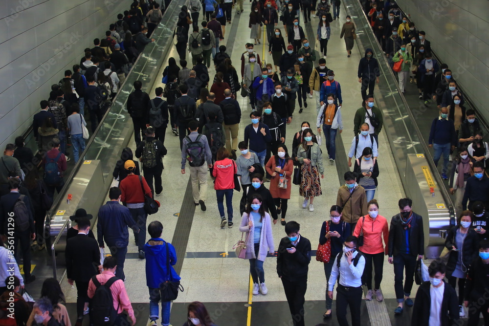 Plakat masked metro crowd in hong kong