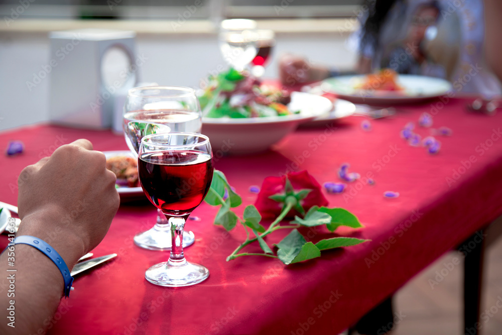 Obraz premium Couple Dating in Restaurant. Romantic Couple in Love Dating. 