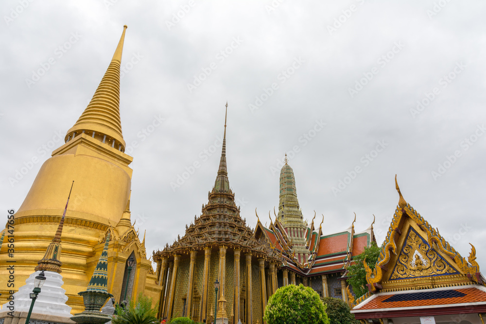 Fototapeta premium Wat Phra Kaew, temple of Emerald Buddha in Bangkok, Thailand