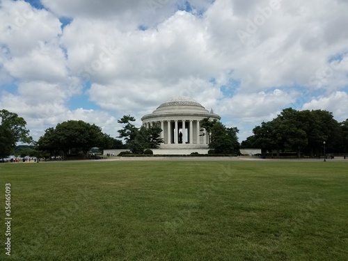 Jefferson memorial and Washington monument
