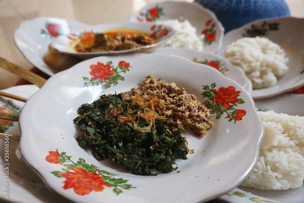 traditional fried rice with vegetables