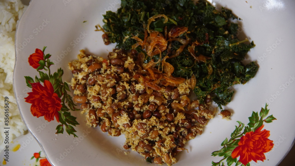 traditional fried rice with vegetables