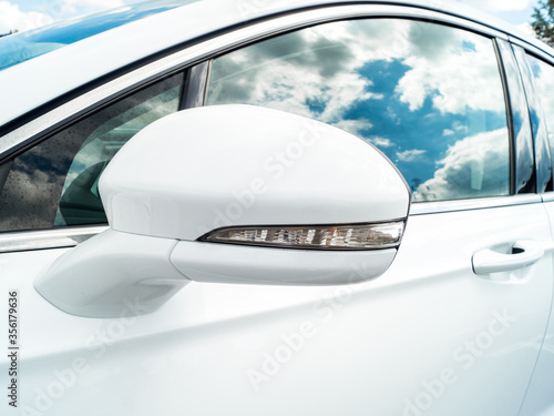 mirror of the white car