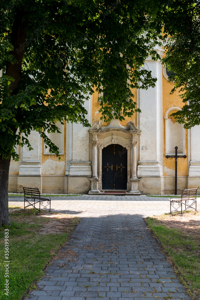 Obraz premium Church entrance and a cross Jablonica