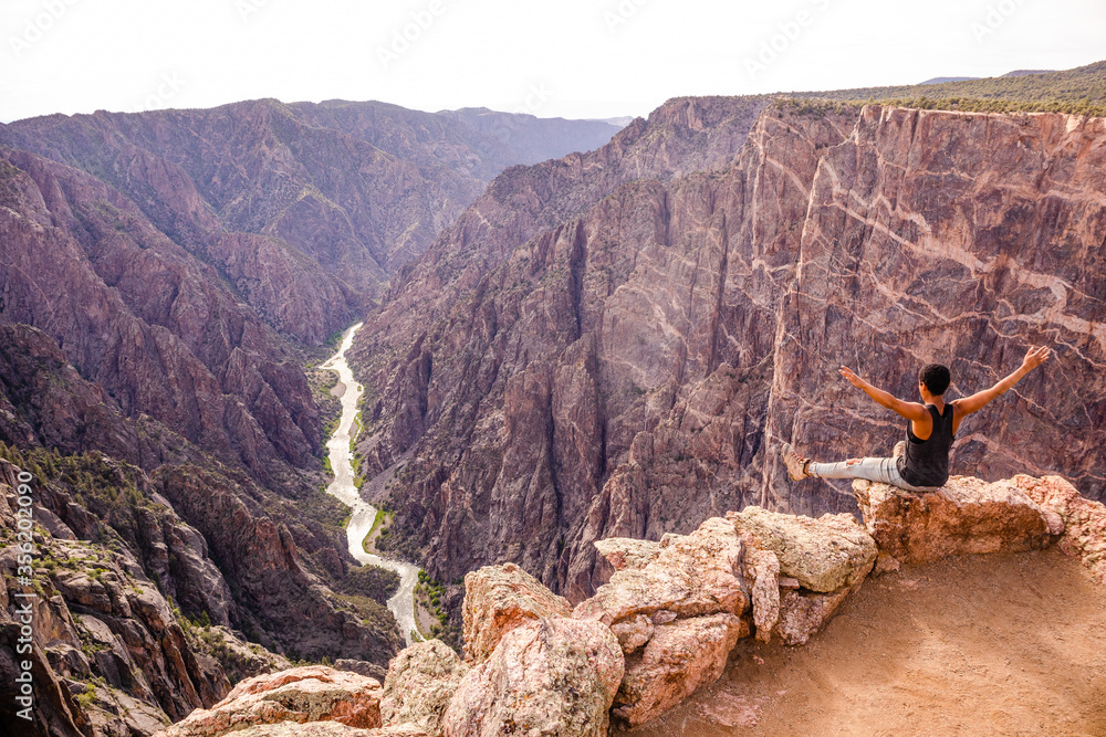 Fotografie BIPOC hiker in the mountains