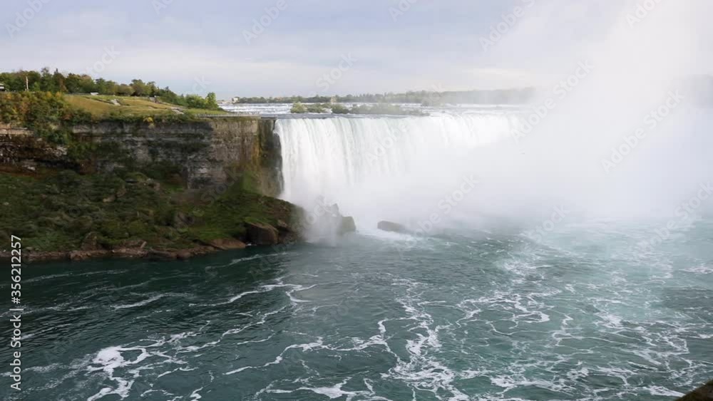 WS PAN TU Landscape of Niagara Falls / Niagara Falls, Ontario, Canada WS PAN TU Landscape of Niagara Falls / Niagara Falls, Ontario, Canada