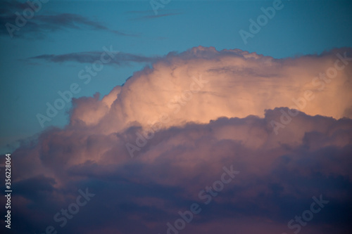 Fototapeta Naklejka Na Ścianę i Meble -  Beautiful magnificent clouds at sunset in the sky