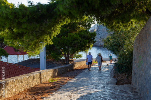 Fotografie Amazing  morning  and Tourists going on greek island Hydra