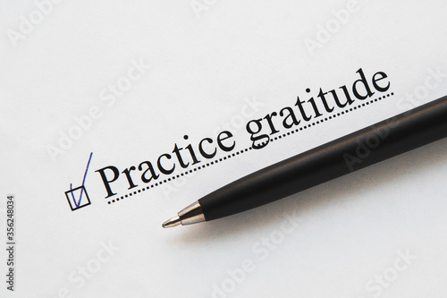 Фотография a piece of paper with the inscription practice gratitude from to do list with a