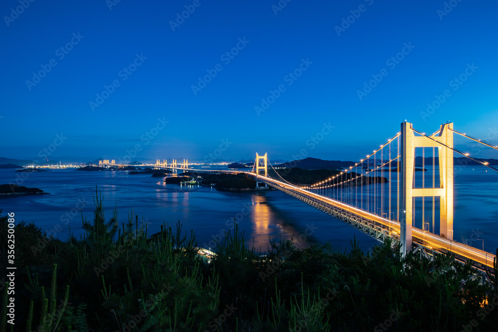 瀬戸大橋 -本州と四国を結ぶ世界最大級の橋- 鷲羽山からの夜景 瀬戸大橋 -本州と四国を結ぶ世界最大級の橋- 鷲羽山からの夜景