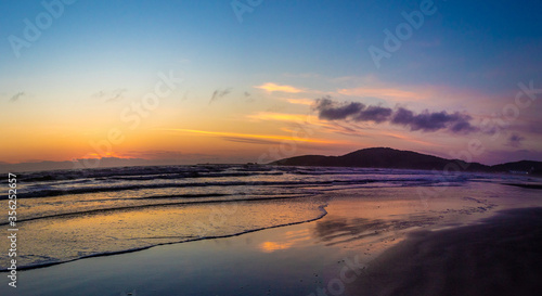 Colorful sunset on the beach © Lucas Vieira