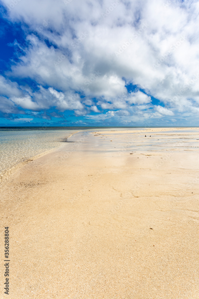 Fototapeta premium Perfect white sandy beach and blue sky