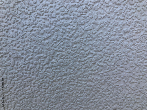 The gray cement background wall has a pattern made of cement plaster.