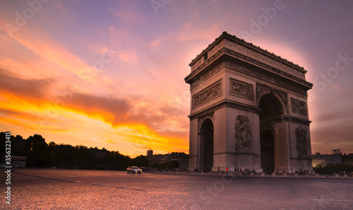 Arc de triomphe  © sayphoto