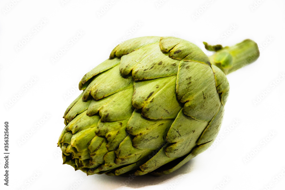 Obraz premium Fresh green artichoke on white background
