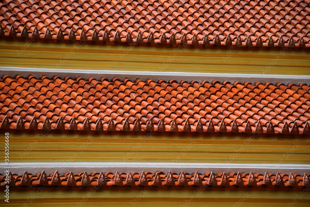 Obraz premium Roof tiles inside the temple building