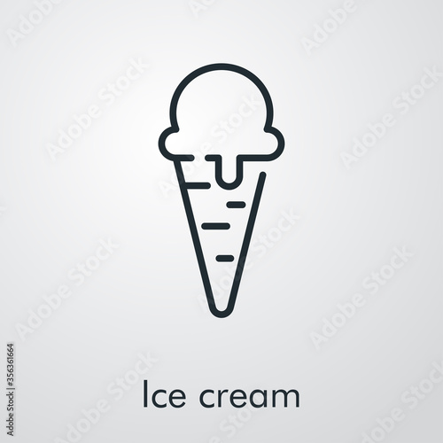 Símbolo helado en cono de galleta. Icono plano lineal con texto Ice cream en fondo gris