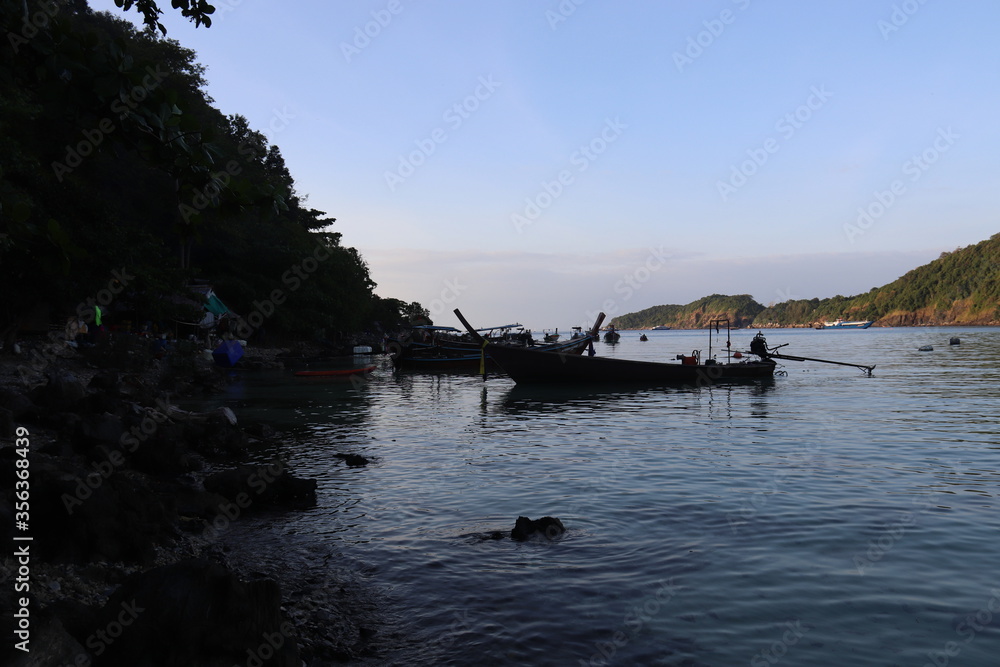 Bateaux de pêches à Ko Phi Phi, Thaïlande	