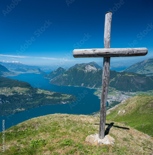 Gipfelkreuz auf dem Fronalpstock mit Blick über Morschach, Vierwaldstättersee und Urnersee photo