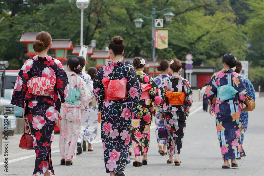 日本の美しい浴衣の女性たち 日本の美しい浴衣の女性たち