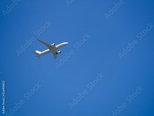 Airplane in the blue sky and cloud for blackground © tlovely