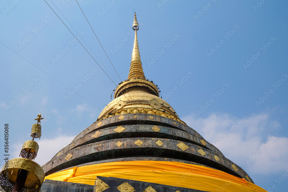 Area entrance gate of Wat Phra That Lampang Luang, Lanna pagoda in Lampang. One of the landmark and Many people come to worship the holy thing at Lampang province, Thailand. Area entrance gate of Wat Phra That Lampang Luang, Lanna pagoda in Lampang. One of the landmark and Many people come to worship the holy thing at Lampang province, Thailand.