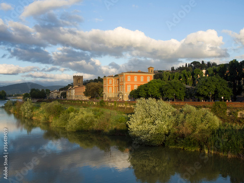 Italia, Toscana, Firenze, il fiume Arno e Lungarno Serristori.