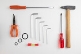 Sfondo per elettricista o tecnico specializzato con giravite, martello e altri strumenti da lavoro per riparazioni