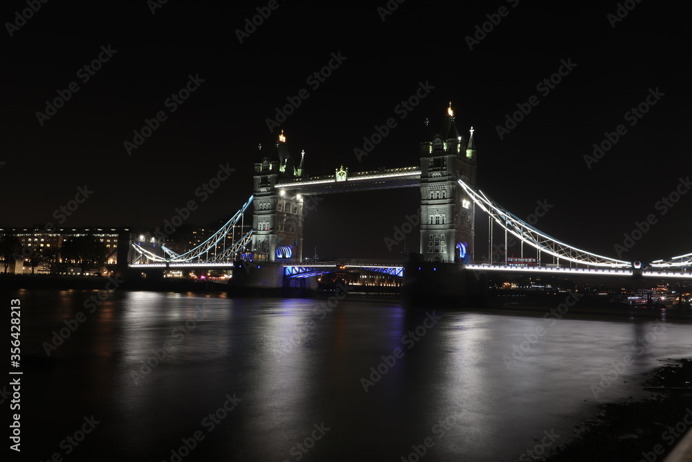 Fototapeta premium London Bridge in der Nacht