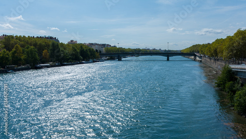 Rio Saona pasando por la ciudad de Lyon, Francia photo