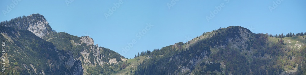 Großes Bergpanorama am Schachenberg