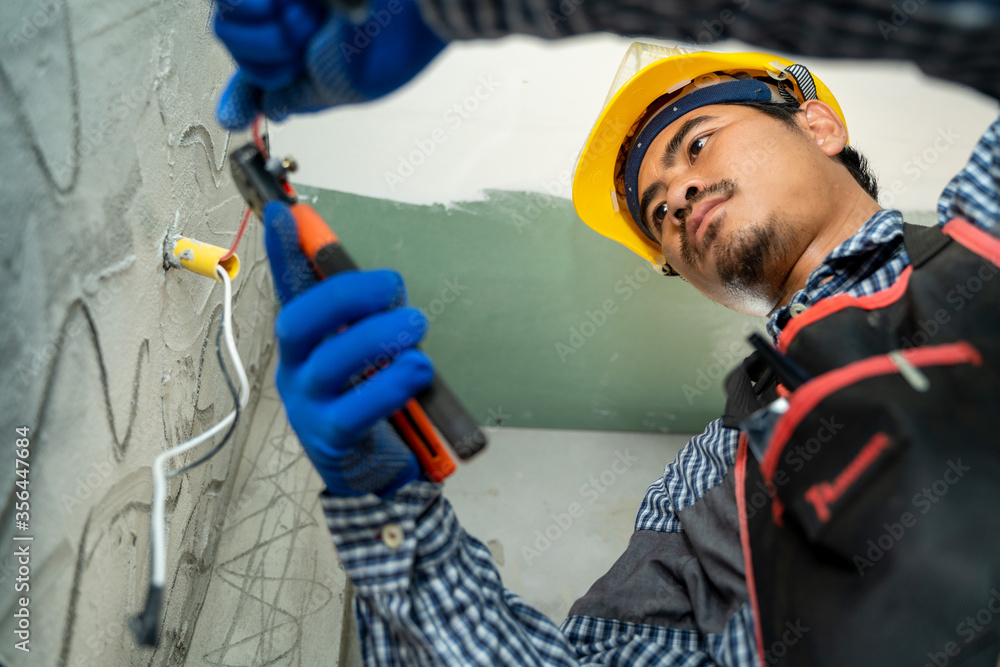 Electricians use wire cutting equipment,Electrician cuts off part of