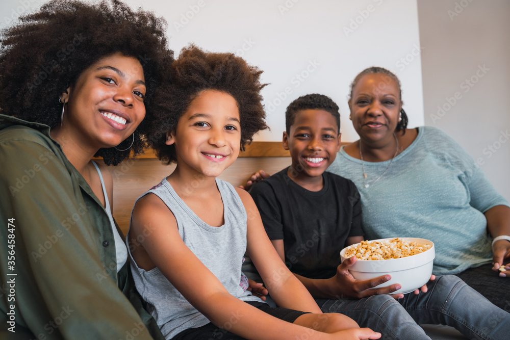 Obraz premium Grandmother, mother and children together at home.
