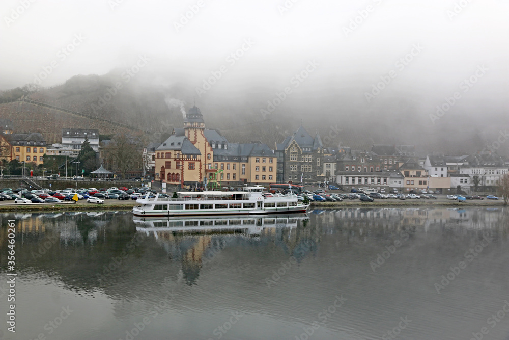Fototapeta premium Bernkastel-Kues town reflected in the Moselle in winter
