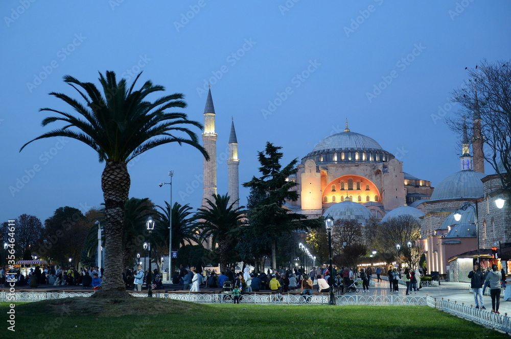 Εκτύπωση καμβά View of the night Cathedral of Hagia Sophia  from Sultanahmet Square