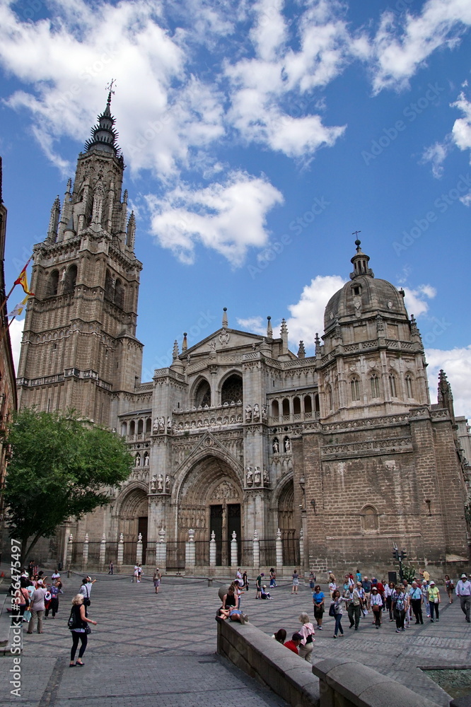 Fototapeta premium Toledo Cathedral in Toledo, Spain.The Primate Cathedral of Saint Mary of Toledo, 13th century high gothic cathedral of Toledo, Spain