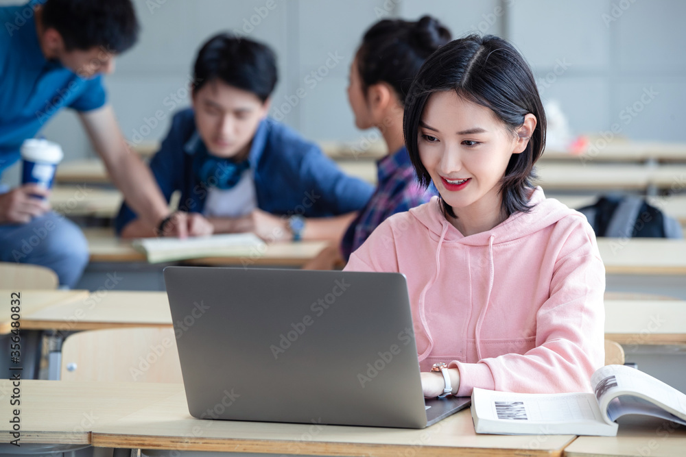 College students' classroom self-study College students' classroom self-study
