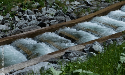 Kaskadierenstrom für Fisch Navigation unter einem künstlichen Wasserreservoir
