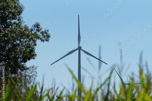 Windkraftwerk in der Natur