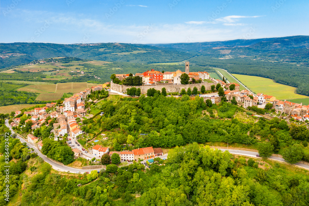 Obraz premium Motovun. Beautiful aerial view of idyllic hill town of Motovun. Istria region of Croatia