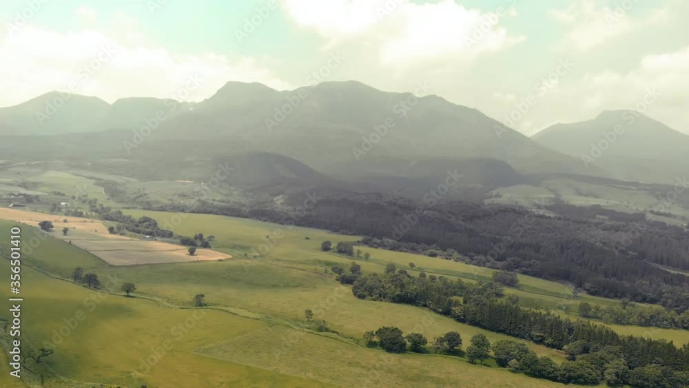 Drone shooting of the earth that is sloping in the mountains that is cloudy and cloudy Drone shooting of the earth that is sloping in the mountains that is cloudy and cloudy