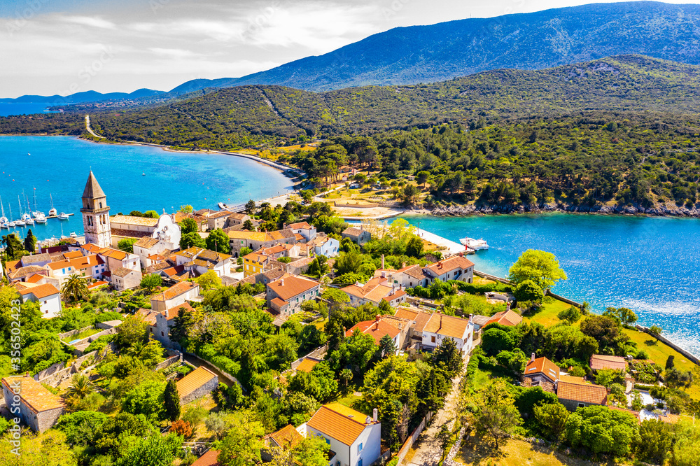 Fototapeta premium Historic Town of Osor with bridge connecting islands Cres and Losinj, Croatia