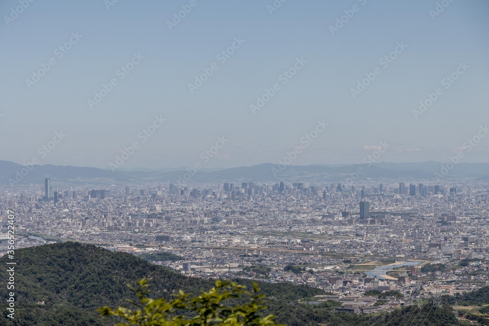 Obraz premium Osaka city view from the top of a mountain