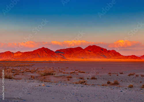 Mountains of the Namib Desert in the sunset in Sossusvlei in Namibia © 5-Birds Photograpy