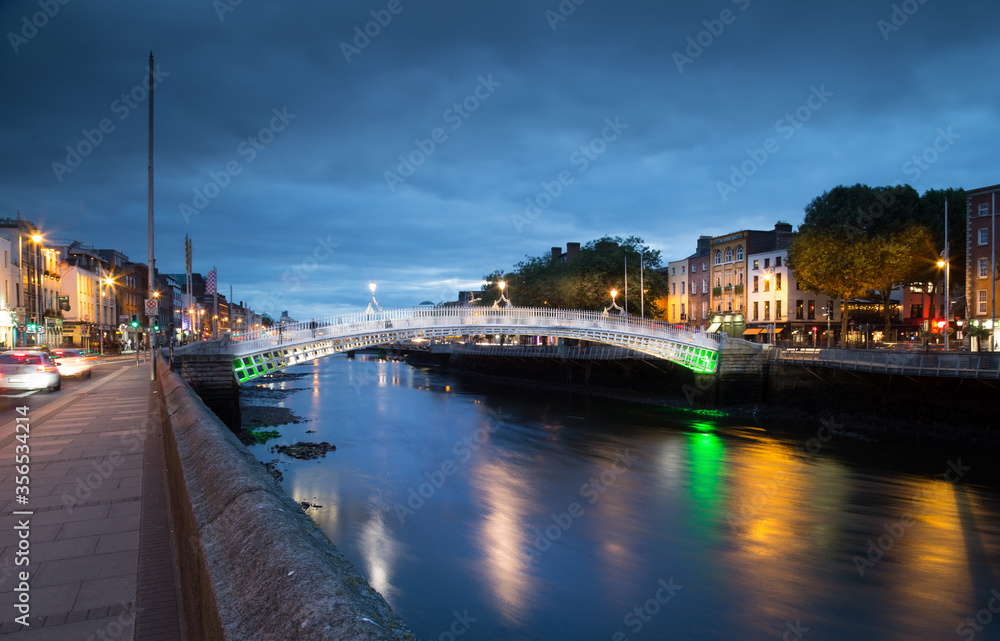 Hapenny Bridge, Liffey River, Dublin, Ireland