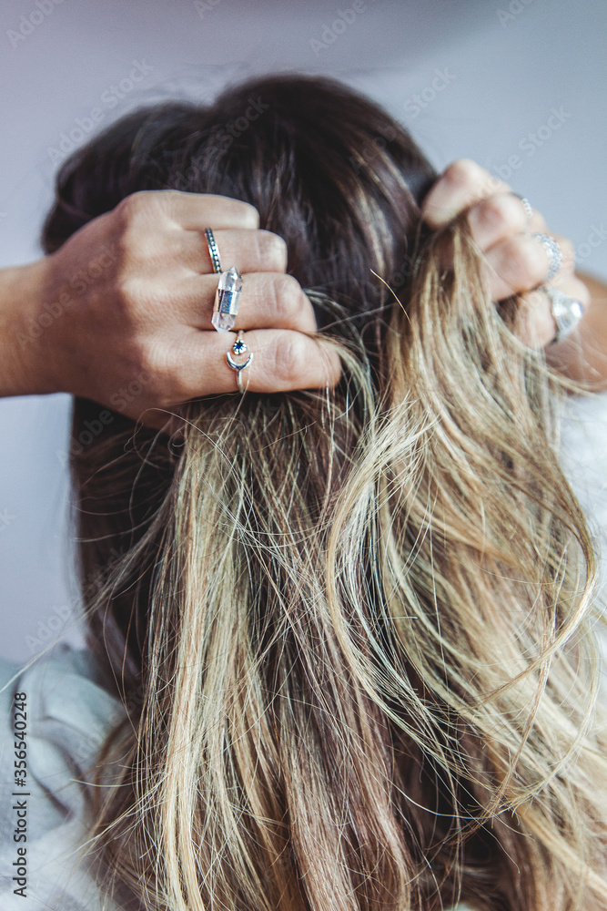 Obraz premium young woman with rings