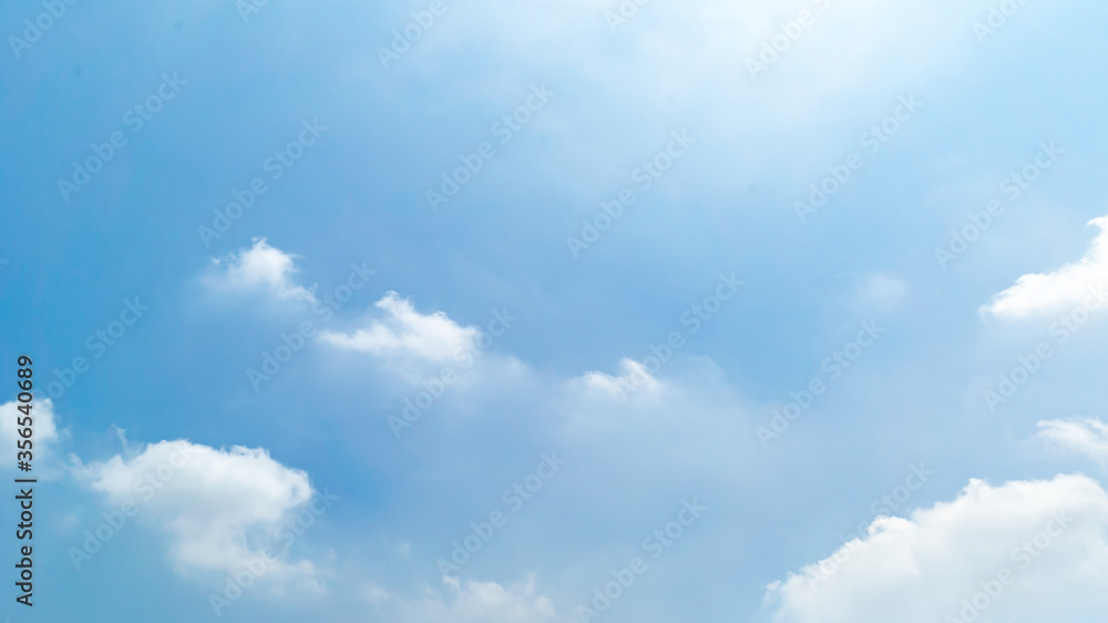 Obraz premium Błękitne niebo / chmury