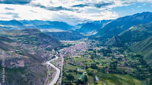 Sesión fotográfica con drone mavic pro, del poblado de Yucay Urubamba, capital del Valle Sagrado de los incas, en la Ciudad del Cusco