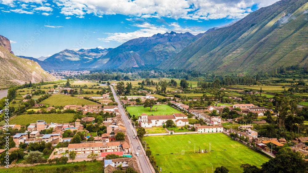 Sesión fotográfica con drone mavic pro, del poblado de Yucay Urubamba, capital del Valle Sagrado de los incas, en la Ciudad del Cusco